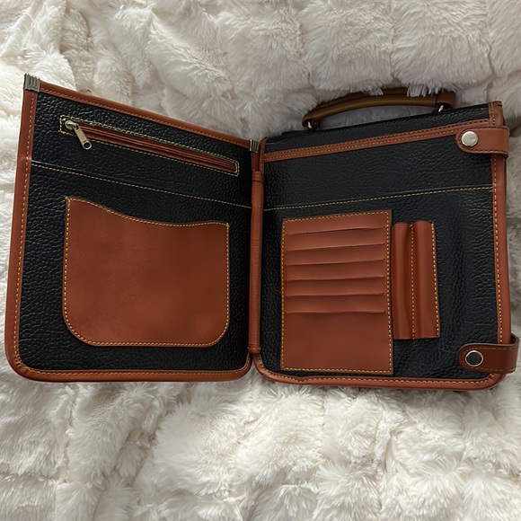 Dooney and Bourke AWL Vintage Dooney. - Picture 3 of 7